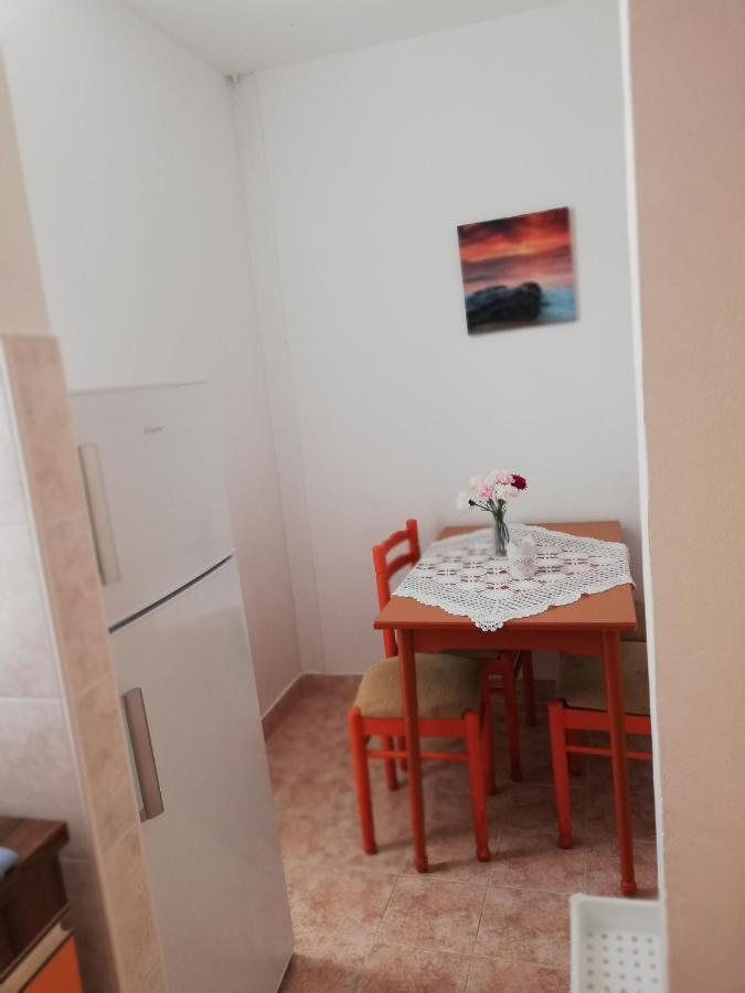 Apartment Basic Petrcane Luaran gambar