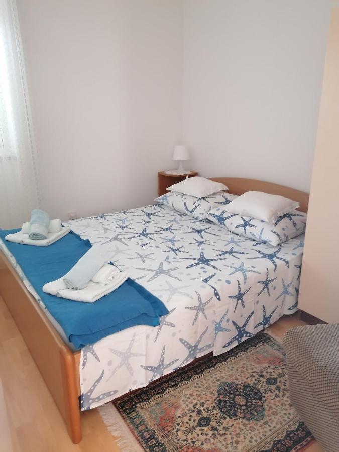 Apartment Basic Petrcane Luaran gambar