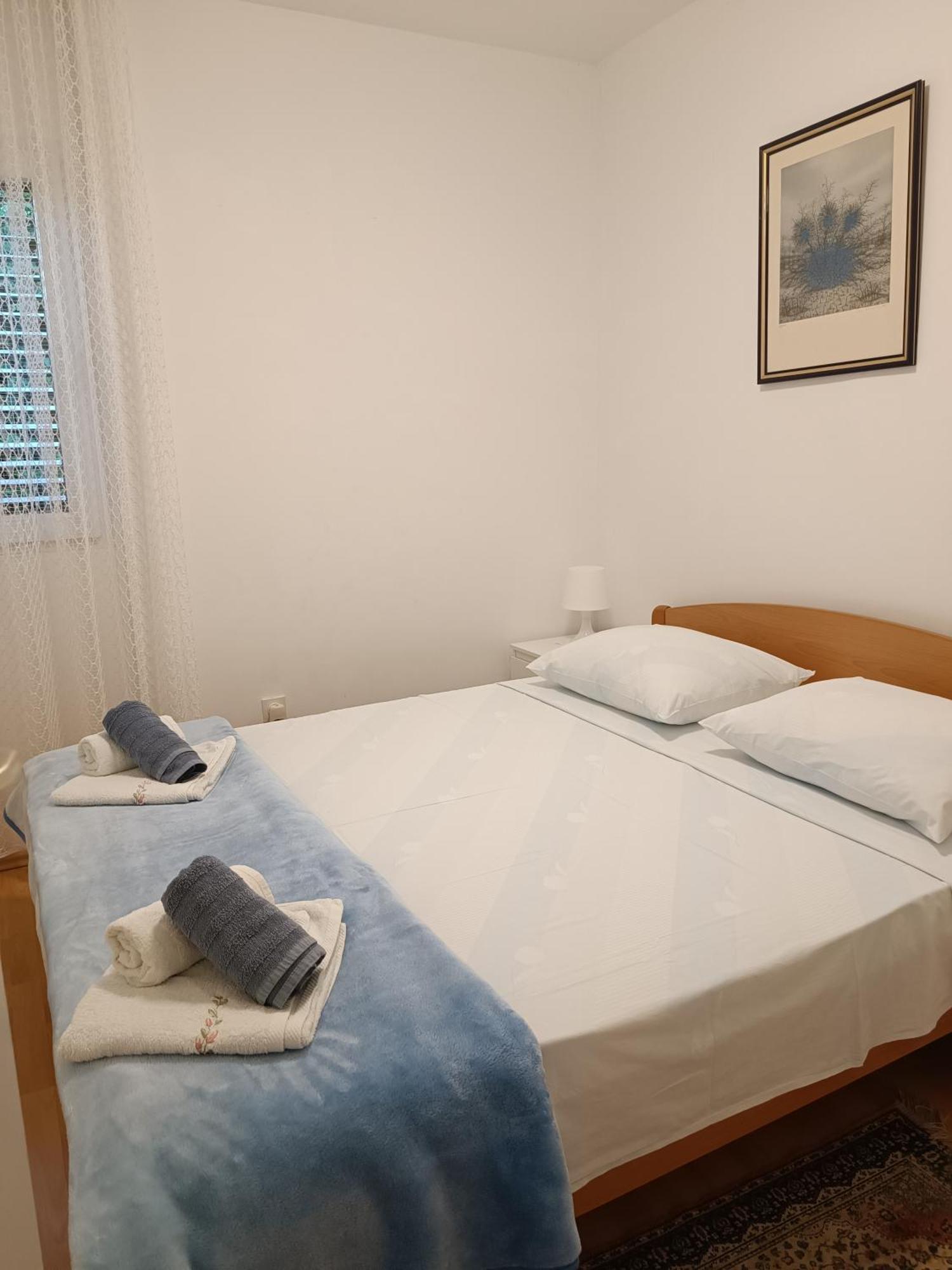 Apartment Basic Petrcane Luaran gambar