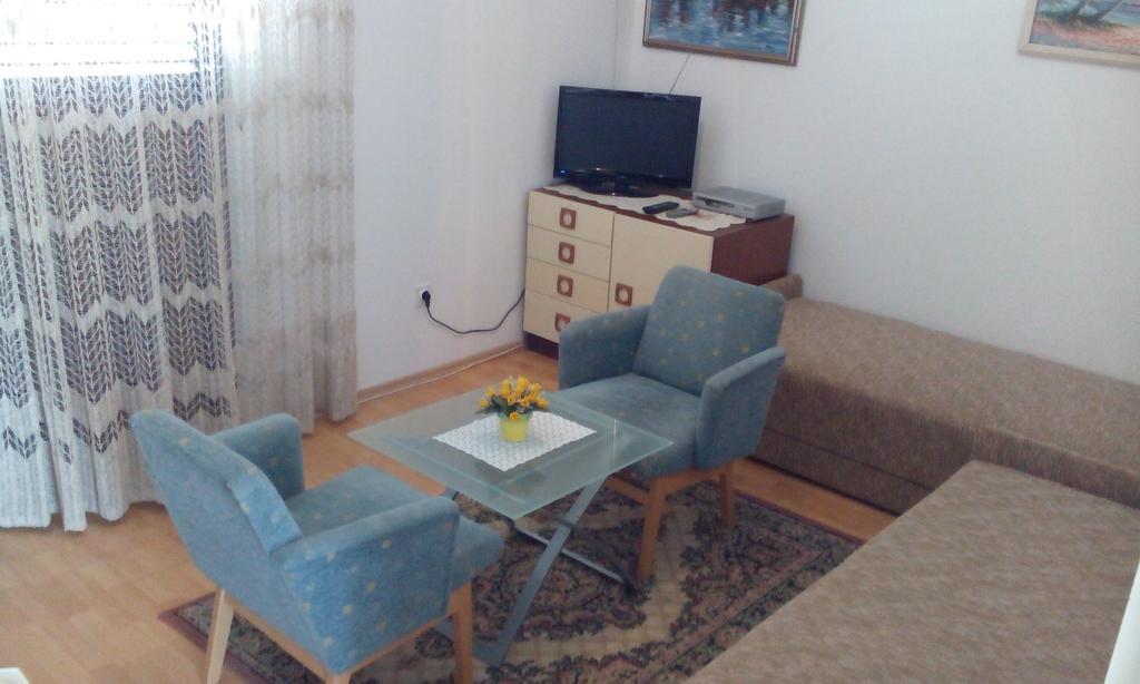 Apartment Basic Petrcane Luaran gambar