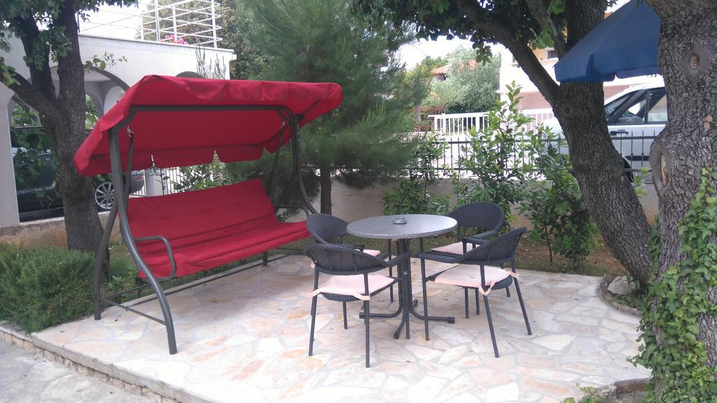 Apartment Basic Petrcane Luaran gambar