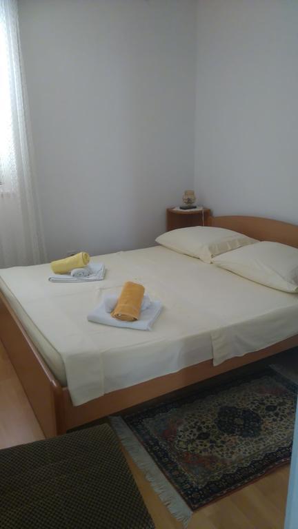 Apartment Basic Petrcane Luaran gambar