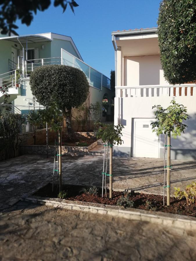 Apartment Basic Petrcane Luaran gambar